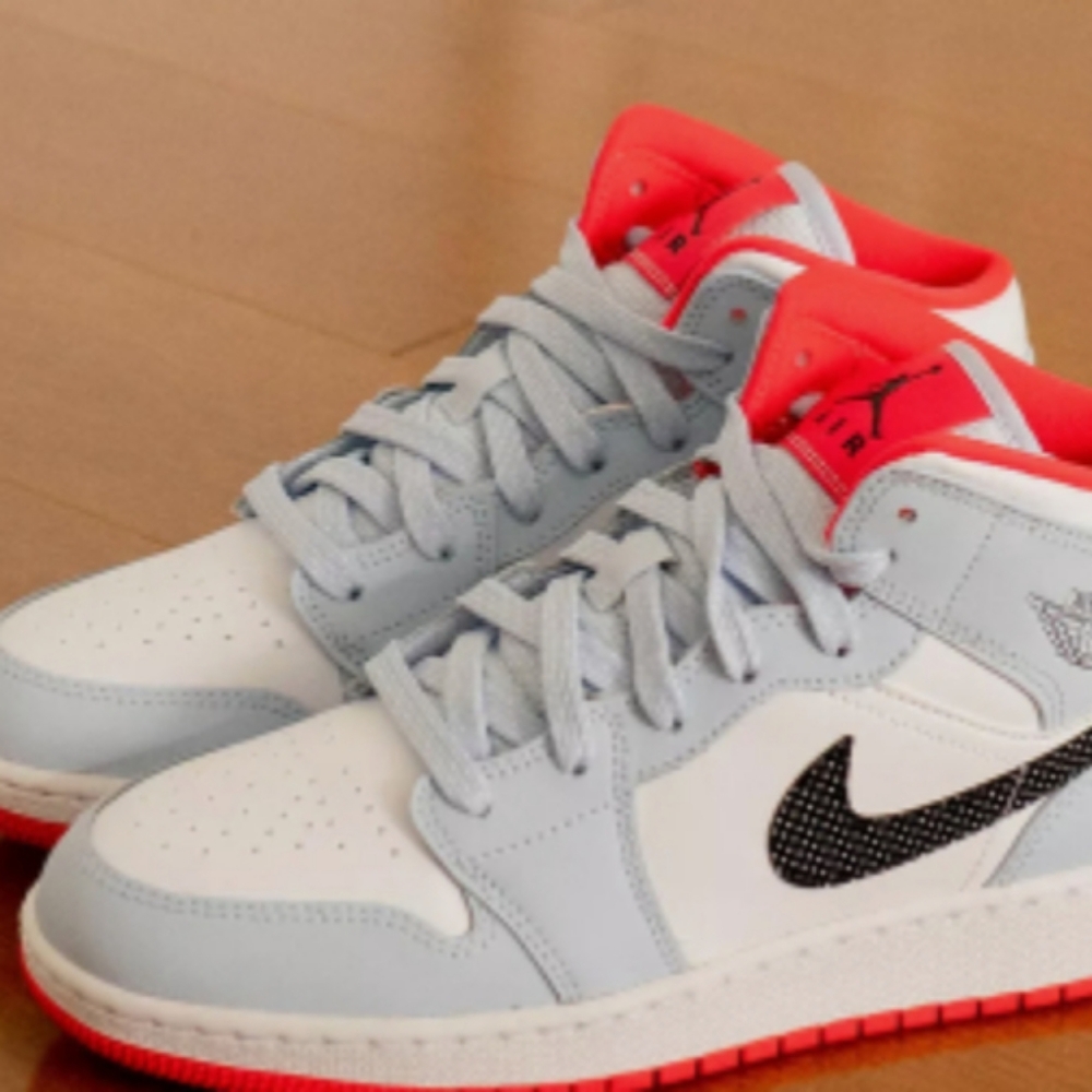 Nike Air Jordan 1 Mid  Size 4.5y